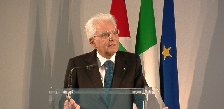 VIDEO/ “Biogem semina cultura, è una grande realtà per l’Irpinia”. L’elogio di Mattarella al centro ricerche