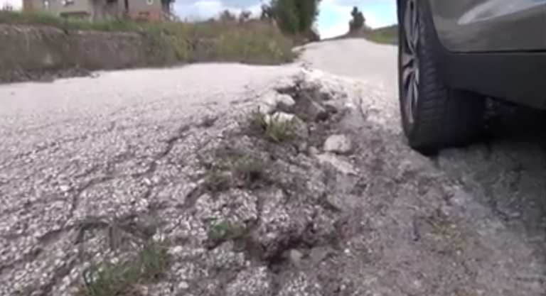 VIDEO/ Ad Ariano “sparisce” una strada: isolata Contrada Pianerottolo