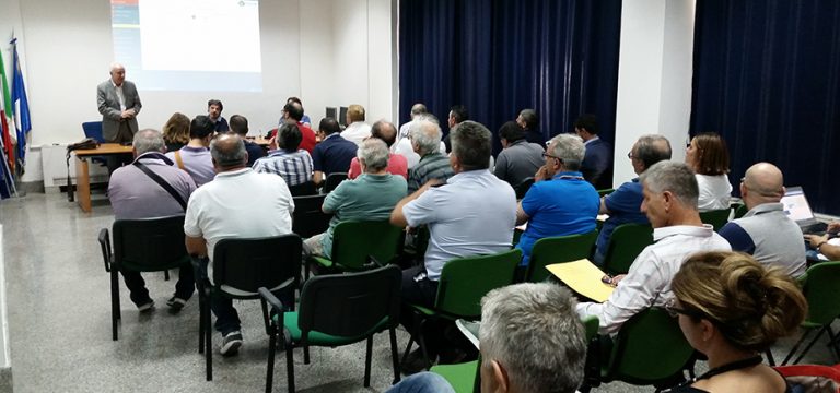 Rifiuti, il Presidente De Luca: “Sul ciclo integrato i poteri tornano ai sindaci. Responsabilità su gestione trasparenza”
