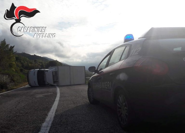 Camion ribaltato sulla Statale 90, dopo i disagi strada riaperta al traffico