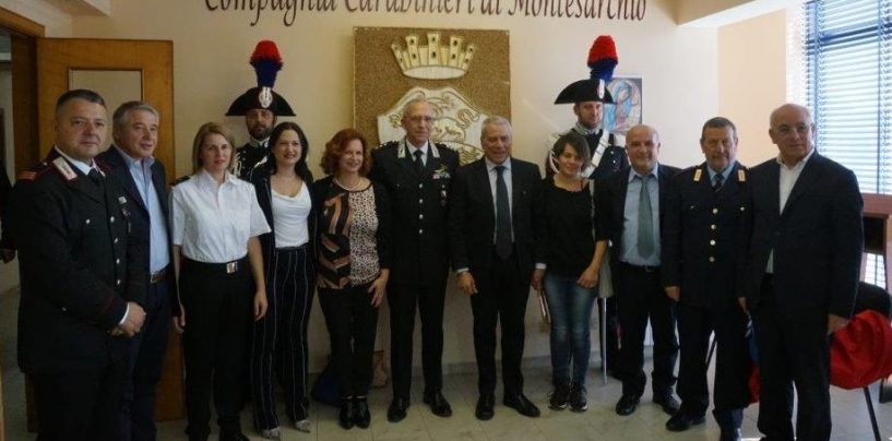 Foglianise, lo stemma del Carabinieri raffigurato in una scultura in paglia