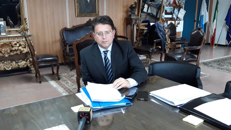 La giunta ha deciso: sarà dissesto. Ma è scontro con il settore Finanze
