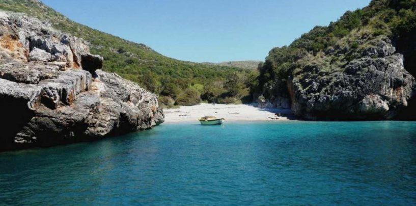 Mettono in affitto splendida casa vacanze a Marina di Camerota ma è una truffa: nei guai in tre