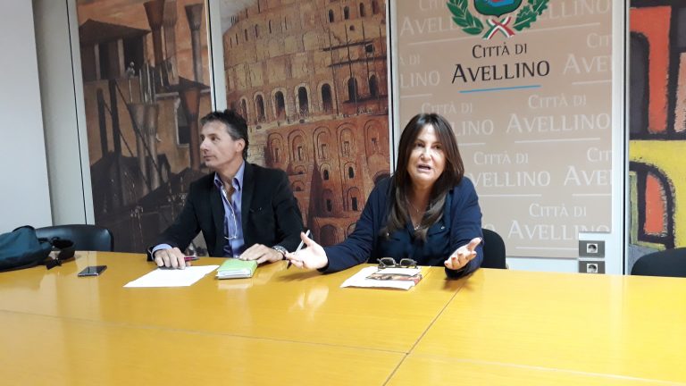 “I commercianti si lamentano? Blocco auto va nel loro interesse”, la replica dell’amministrazione