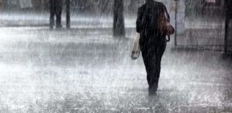 Maltempo, shock nel Sannio: crolla ala cimitero, bare nel torrente