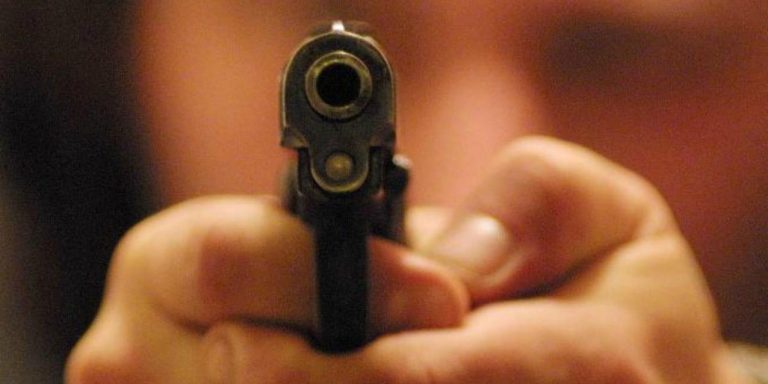 Avellino, ci mancava solo il pistolero  a “salve”: indagini per ricostruire i fatti
