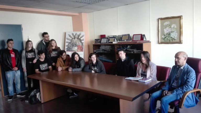 “A voce d’è Scugnizzi”, ragazzi in scena al teatro “Gesualdo”