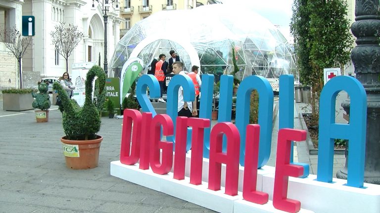 VIDEO/ #FuturaAvellino, la scuola digitale raccontata dagli studenti: “E’ bello vedere la mia città al centro dell’innovazione”