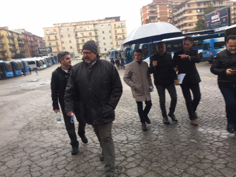 Ciampi a piazza Kennedy: “Verificato di persona quanti sono i pullman”: E annuncia il trasferimento del terminal