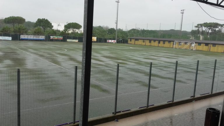 Diluvia su Ostiamare-Avellino: partita a rischio rinvio