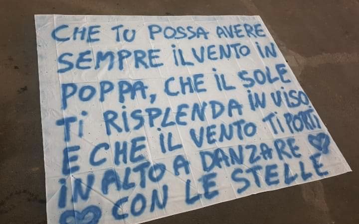 Omicidio nel centro storico, bagno di folla per l’ultimo saluto a Claudio