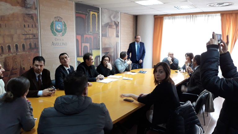La sfiducia arriva il 24, ma è bagarre sulle assunzioni. Ambrosone: “Il dissesto è sparito”