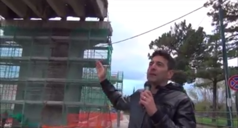 VIDEO/ Ponte spezzato e sospeso nel vuoto: a Parolise pericolo crolli e caos traffico