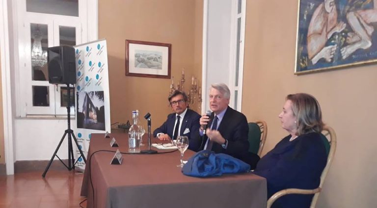 Comunicazione e giornalismo, de Bortoli: “L’abuso dei social è spesso solo vanità personale”