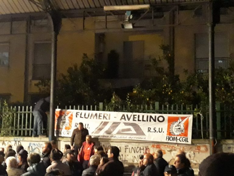 Ex Irisbus, è ancora sciopero. Sit-in dei lavoratori a Roma sotto la sede di IIA