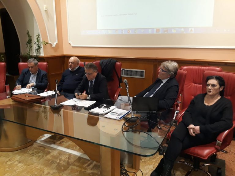 “Il Mancini può riaprire”. I genitori non si arrendono, attesa per la decisione del Riesame