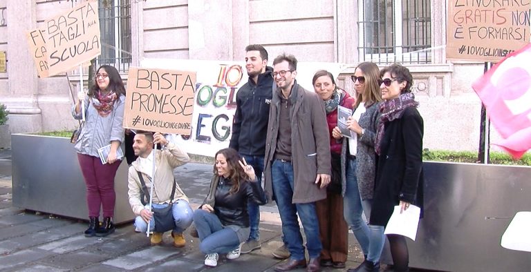 VIDEO/ “Certezze sul concorso per l’insegnamento”: gli aspiranti docenti irpini scendono in piazza