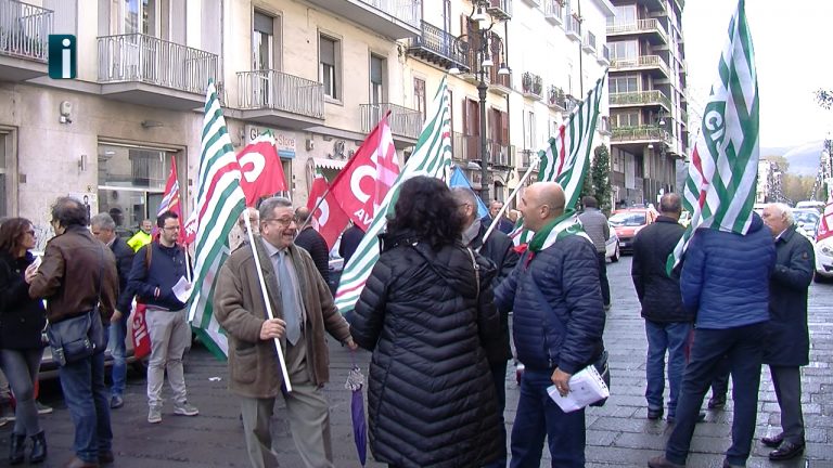 VIDEO/ I sindacati riaccendono i fari sulla vicenda amianto: “Per i lavoratori di Isochimica solo schiaffi in faccia”
