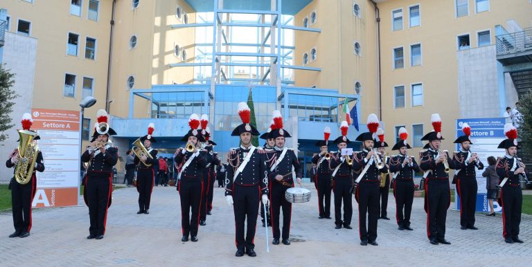 La Fanfara dei Carabinieri in concerto per i pazienti del Moscati, il Comandate Stefanizzi: “Qui per essere vicini a tutti voi”
