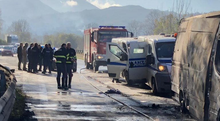 VIDEO/ Scene da far west sul raccordo: assalto a un portavalori