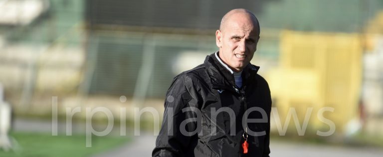Avellino, Bucaro: “Avanti col 4-4-2 ma il campo mi preoccupa”