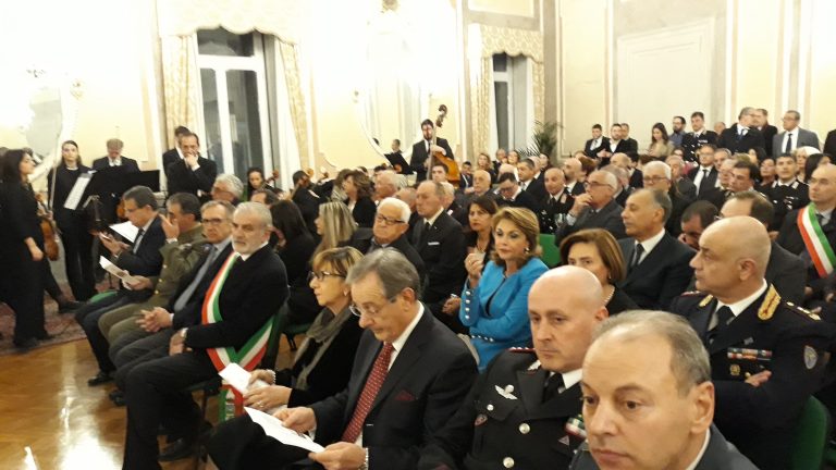 VIDEO/ Doppia cerimonia in Prefettura per i diplomi al Merito e gli agenti eroi dell’Av-Sa