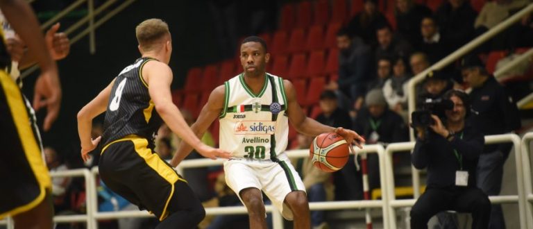 N’Diaye stoppa il Riesen: arriva dalla Champions la reazione della Sidigas