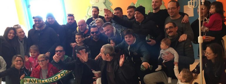 Moscati, consegnati ai bambini del reparto Pediatria i regali della Curva Sud