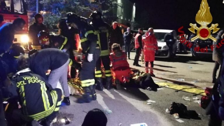 VIDEO/ Tragedia in discoteca ad Ancona, ecco le immagini del crollo