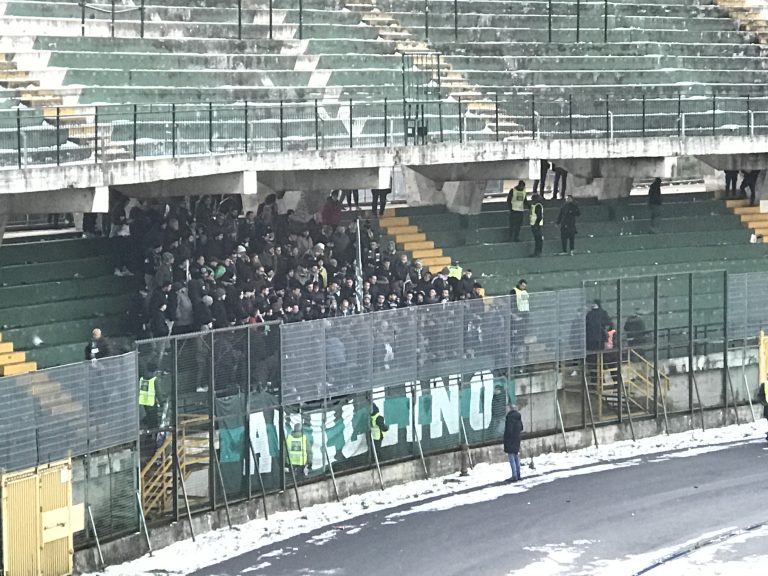 La Curva Sud chiama, De Cesare risponde: è faccia a faccia a fine gara