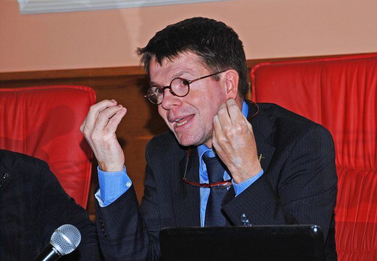 La sfida della riforma ecclesiale nel libro di Rocco D’Ambrosio: confronto nella Chiesa di Santa Maria delle Grazie