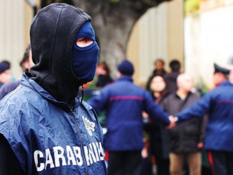Mafia, blitz nella notte. Droga, estorsioni e soldi falsi: 30 arresti in tutta Italia