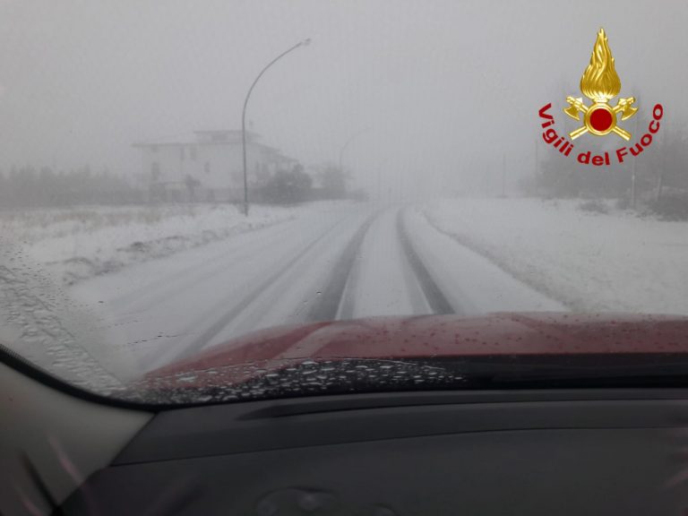 Allerta neve, primi fiocchi in Irpinia: l’elenco delle scuole chiuse