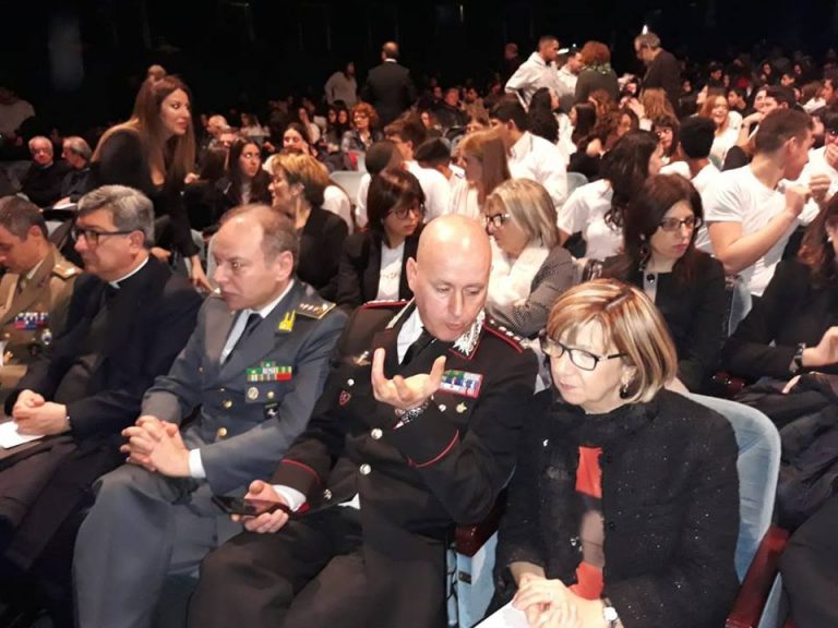 La voce degli studenti in ricordo della Shoah. Il prefetto Tirone: “Affidiamo ai giovani il valore della memoria”