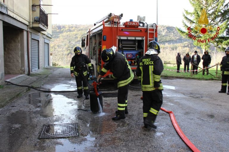 Montoro, famiglie sgomberate dopo l’incendio: sopralluogo per accertare la sicurezza statica