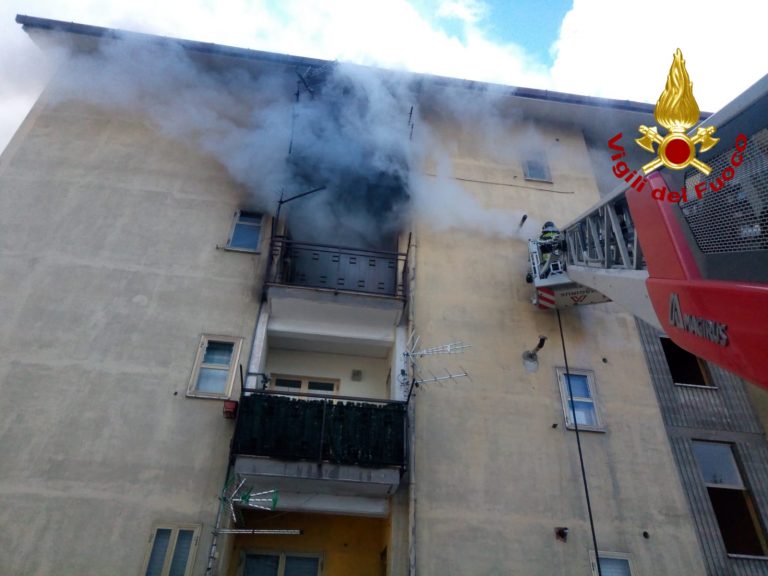 VIDEO/ Montoro, si allungano i tempi di rientro per le famiglie dopo l’incendio