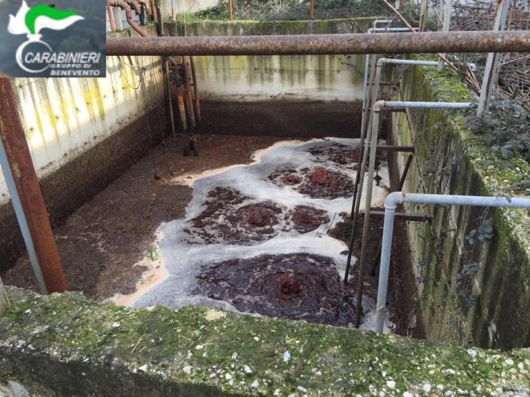 Il fiume Calore diventa rosso, i forestali di Benevento sequestrano scarico abusivo di un mattatoio