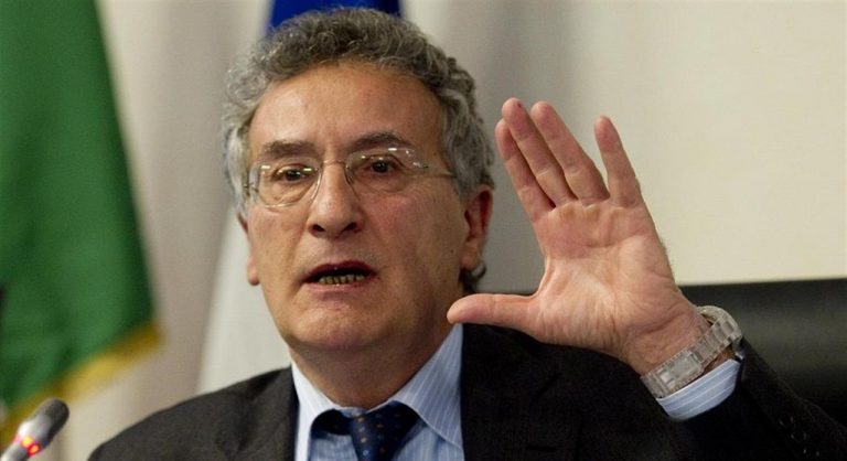 “La vera forza delle mafie sta fuori dalle mafie”, il monito di Franco Roberti sulla corruzione nella società civile