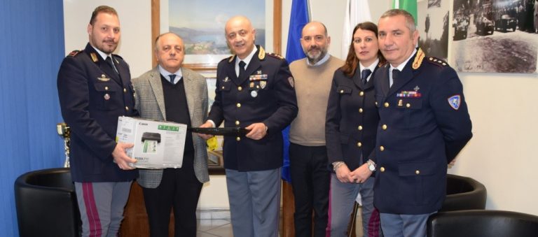 L’Automobil club consegna alla Polizia stradale apparecchiature informatiche