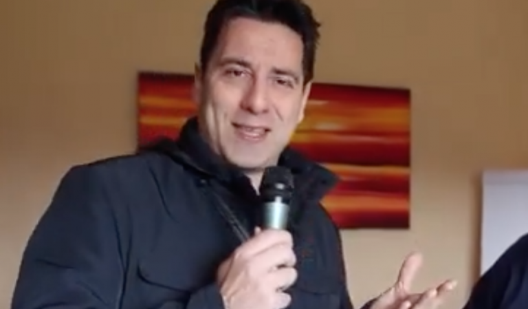 VIDEO/ San Michele di Serino, il vice-sindaco rinuncia allo stipendio per aiutare i randagi