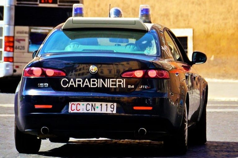 Aggredisce i carabinieri dopo una lite in famiglia, arrestato 47enne di Avellino