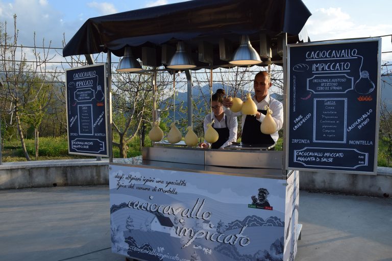 Dal cuore dell’Irpinia a Eataly: Pizza esporta il caciocavallo impiccato