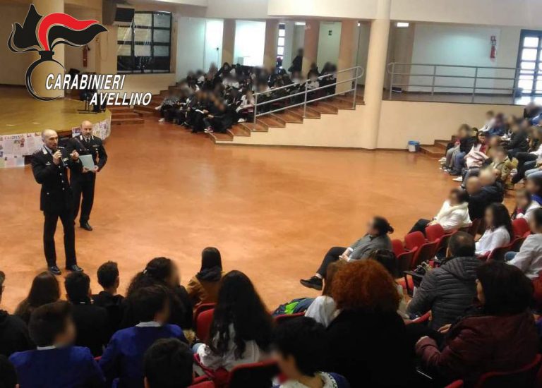 Educazione alla legalità, studenti a lezione dai Carabinieri
