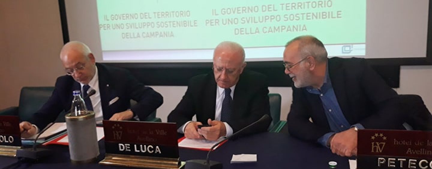 VIDEO / De Luca ad Avellino: “Il presidente della commissione Tav? In Cina lo avrebbero fucilato”