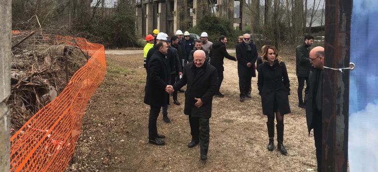 VIDEO/ Blitz della Polizia Giudiziaria a Palazzo di Città: sub-judice la visita di De Luca all’ex Isochimica