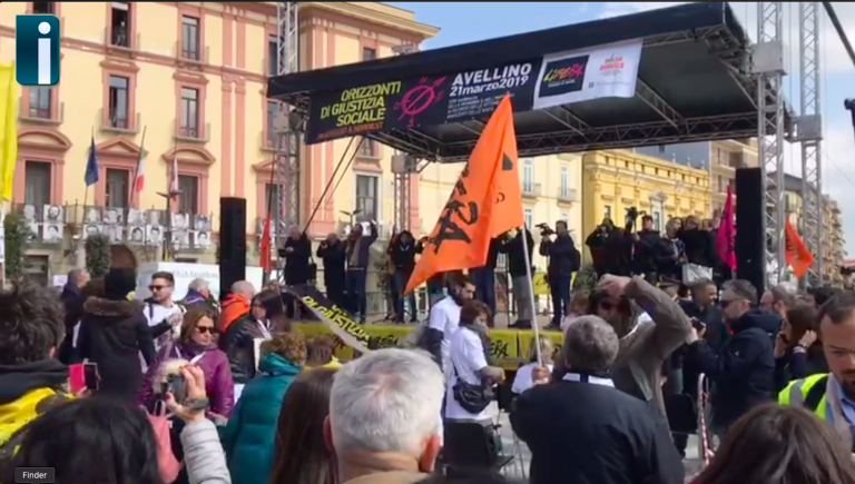 VIDEO/ “Ci hanno fatto vergognare di essere terremotati, ora da questa città si leva un grido contro le mafie”