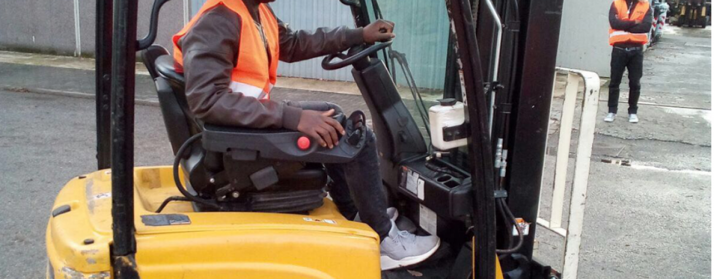 Migranti imparano a guidare carrelli elevatori, in 50 per l’iniziativa di Confartigianato e Irpinia 2000