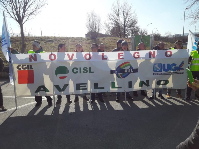 Vertenza Novolegno, i dipendenti rilanciano la protesta: domani in Prefettura, poi incontro con i parlamentari