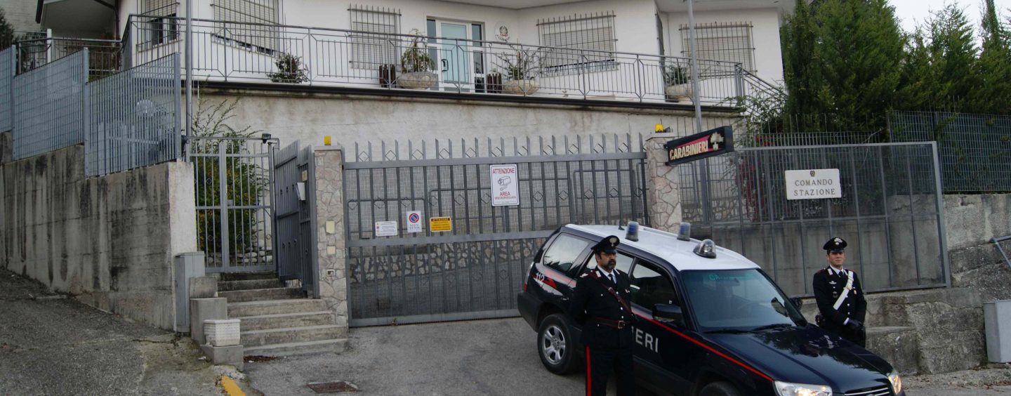 Aggredita in casa dal marito con pugni e schiaffi al volto, carabinieri arrestano 48enne
