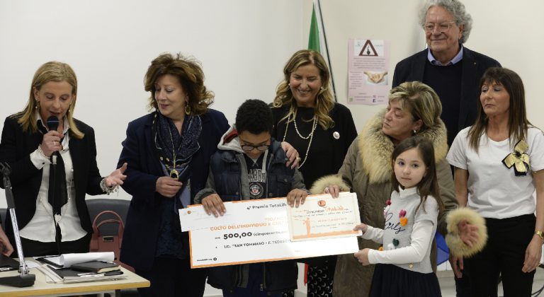 Totalife premia le scuole irpine: tre borse di studio nel segno della solidarietà